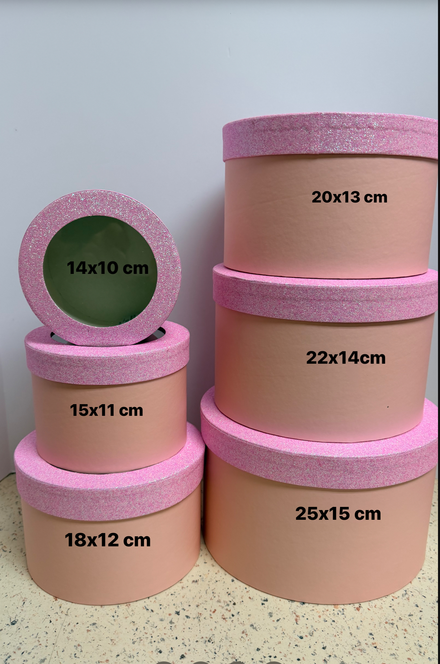 Round Box set of 6 Pink boxes