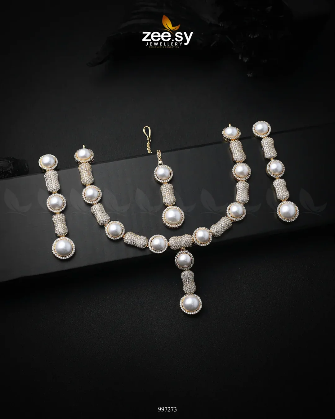 Perlaura Necklace Set